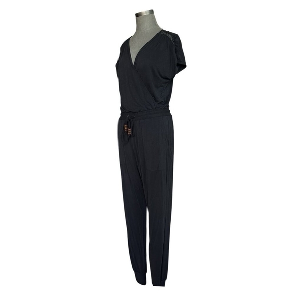 Heartloom Koko Black V-Neck Short Sleeve Jogger Jumpsuit Women's Romper M NWT - Picture 3 of 6
